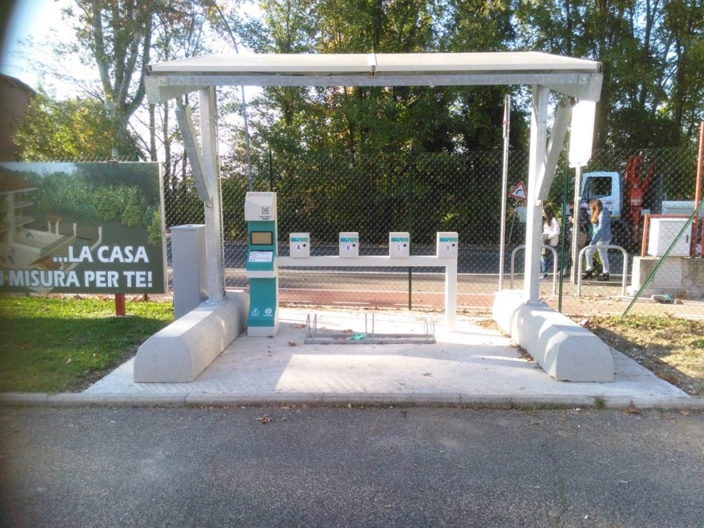 Fotovoltaica a sbalzo per ricarica montata nel Comune di Monterotondo Roma