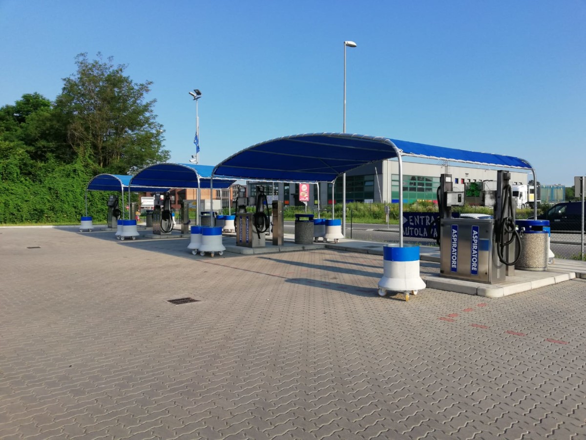 copertura ombreggiante autolavaggio Installato a Como
