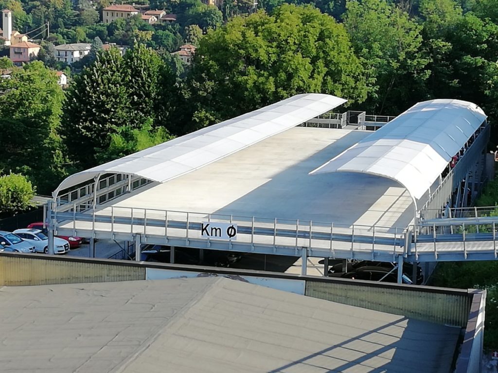Pensilina ombreggiante su terrazza montata a Como