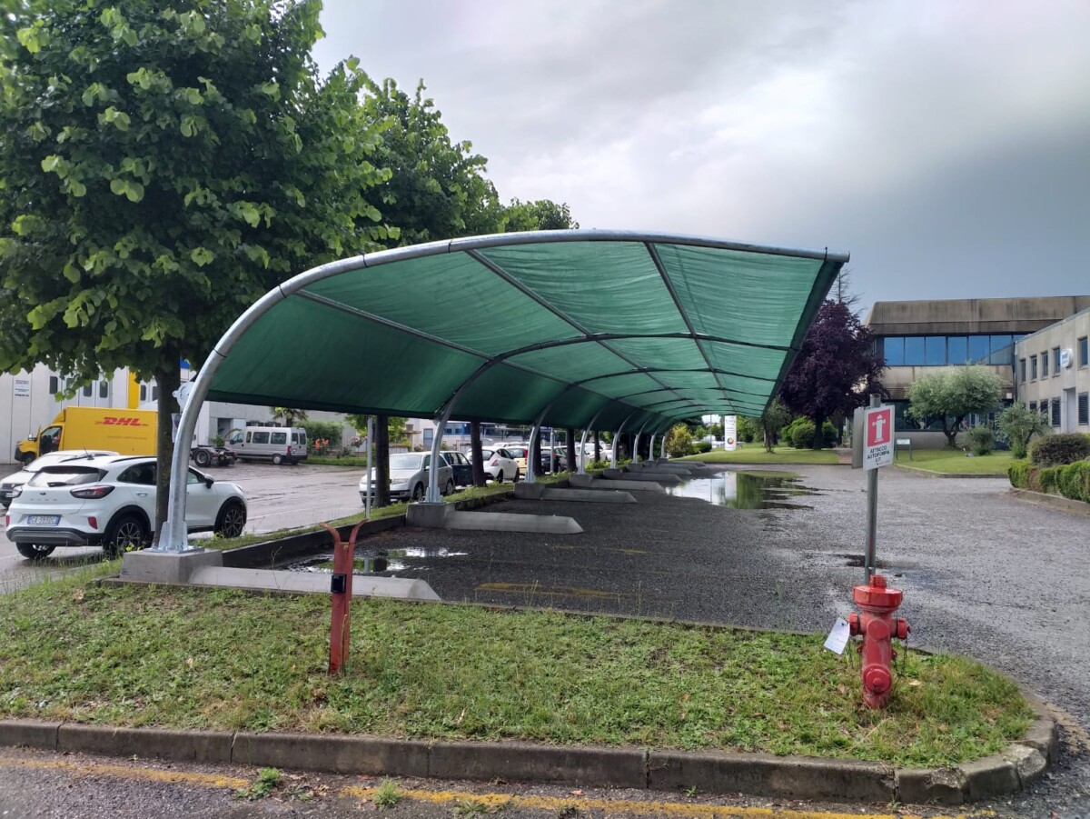 Pensilina Ombreg.su basamento telo verde Lavoro a Città di Castello