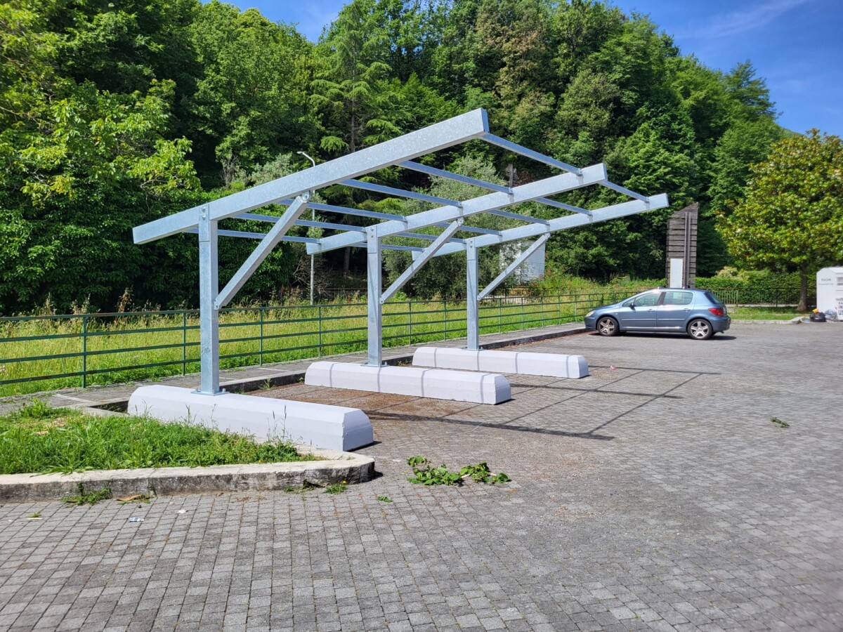 Pensilina modello Fotovoltaica  a sbalzo — COMFA Tecnoservice