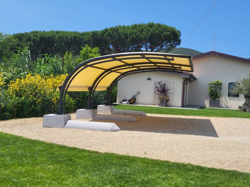 Pensilina modello impermeabile su basamento esterno pvcver basamenti 5x 45