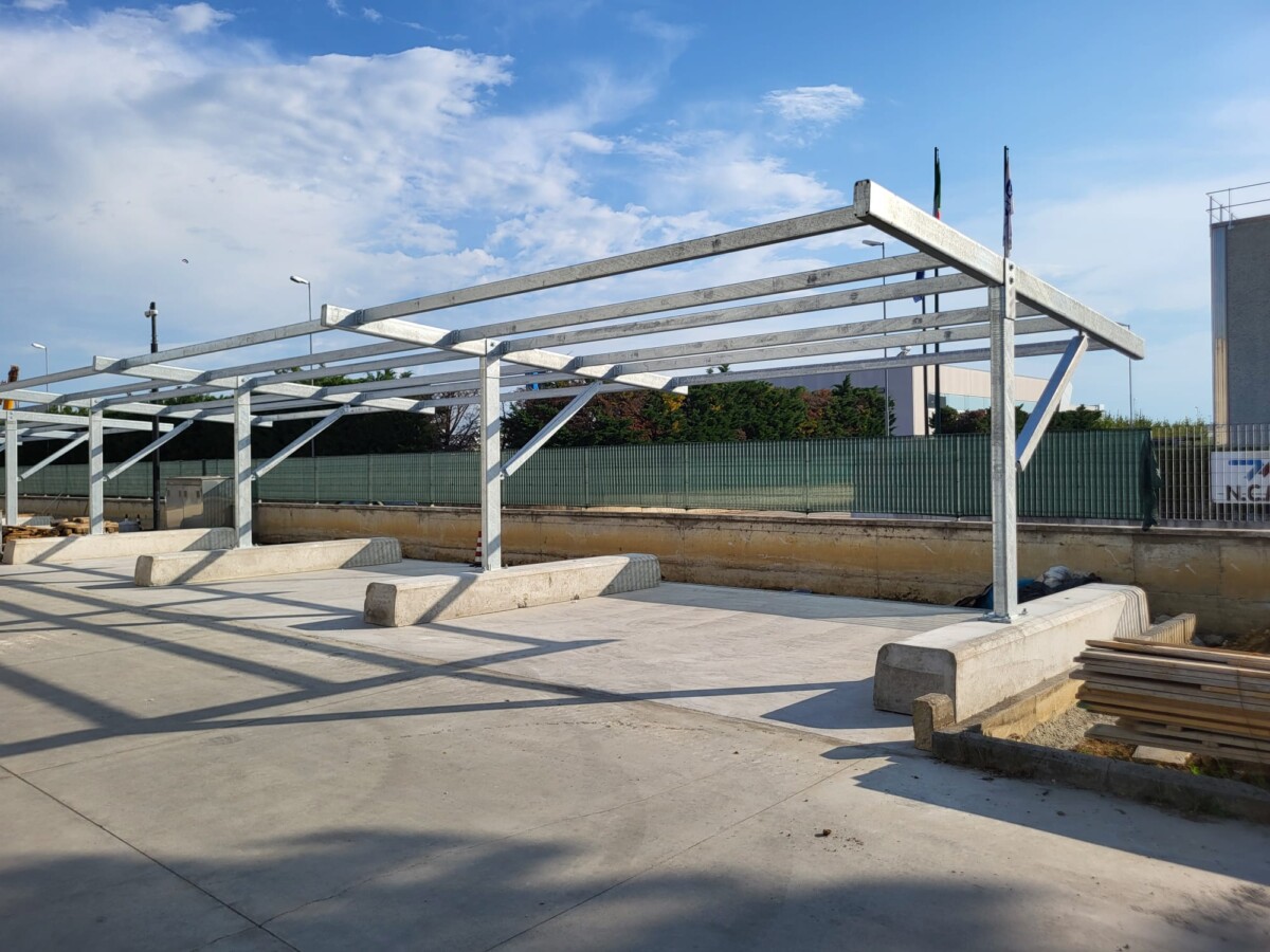 Pensilina Fotovoltaica a Sbalzo — COMFA Tecnoservice