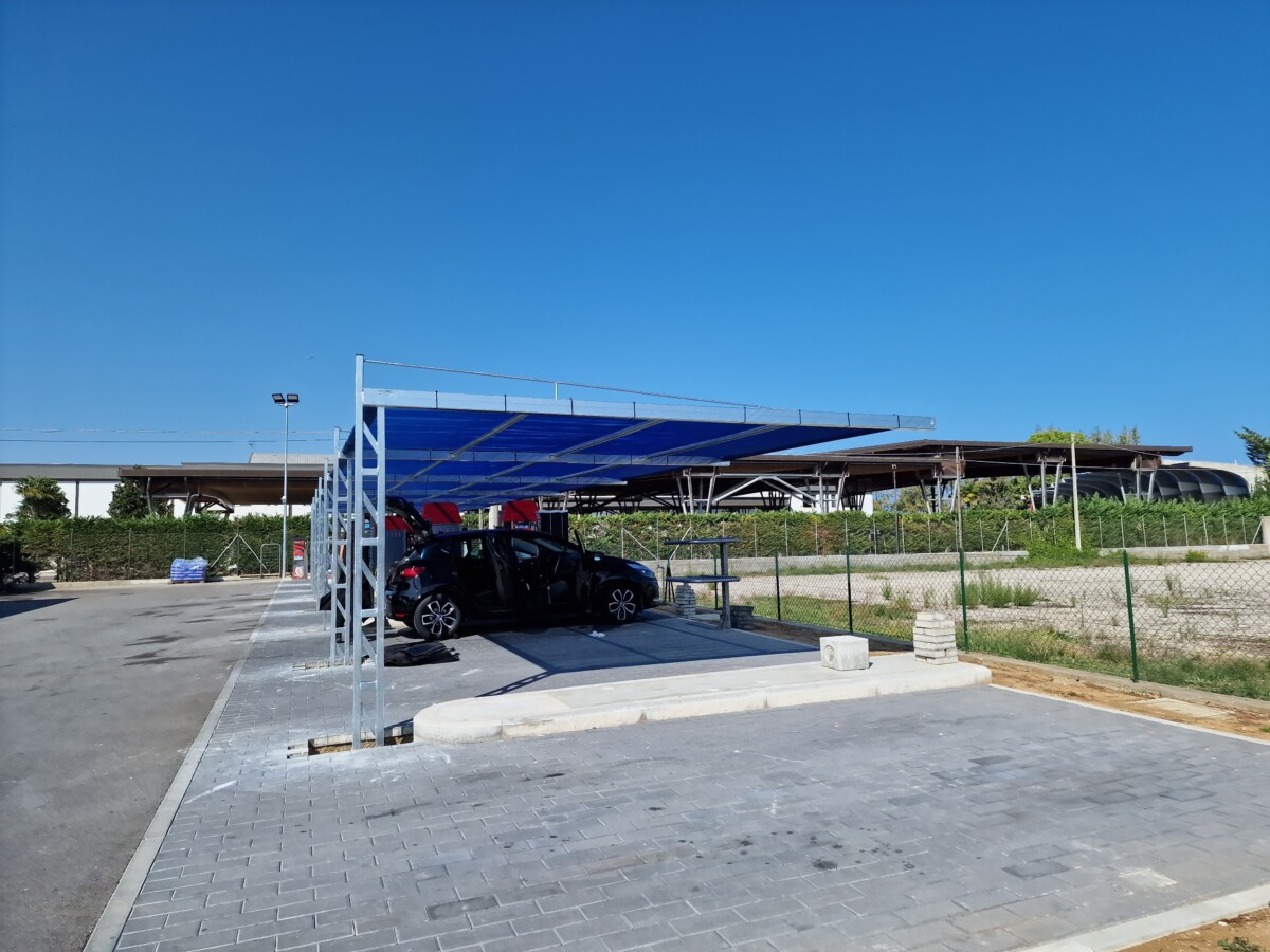 Pensilina per auto Ombreggiante a Palo diritto — COMFA Tecnoservice