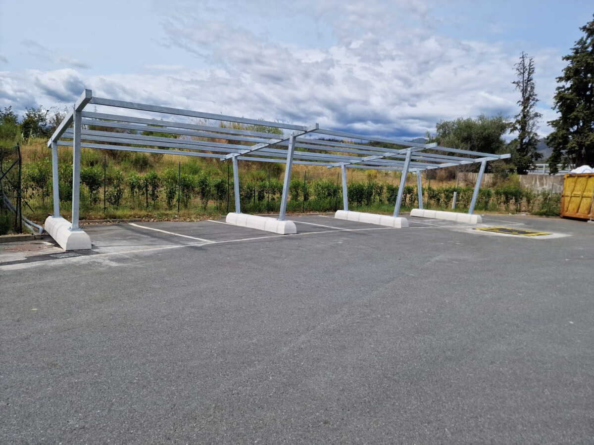 Pensilina a due montanti — COMFA Tecnoservice