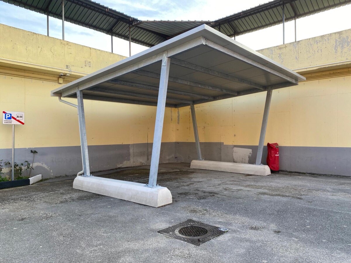 Pensilina fotovoltaica — COMFA Tecnoservice