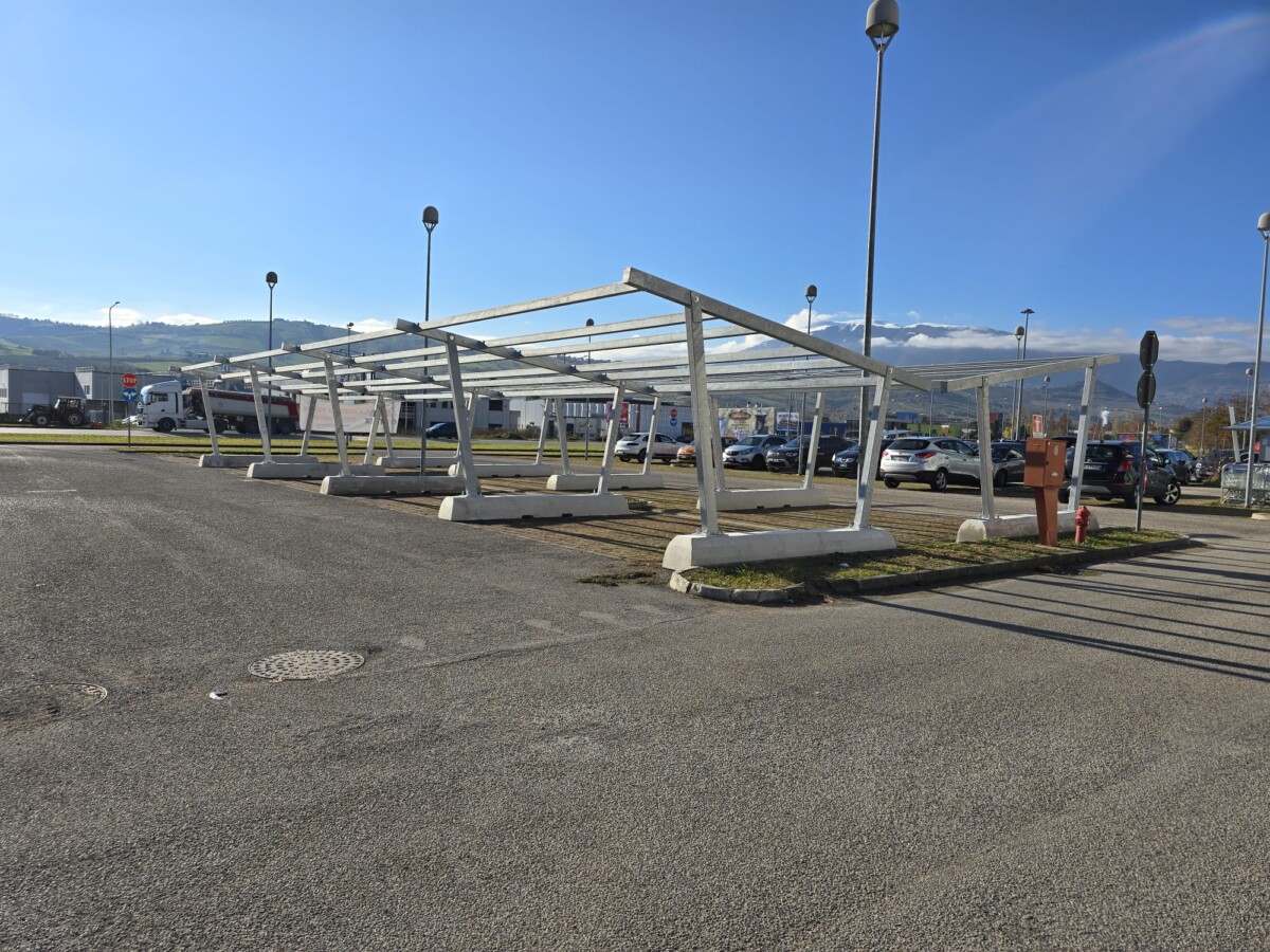 Modello 2 montanti su basamento esterno zincata a caldo — COMFA Tecnoservice