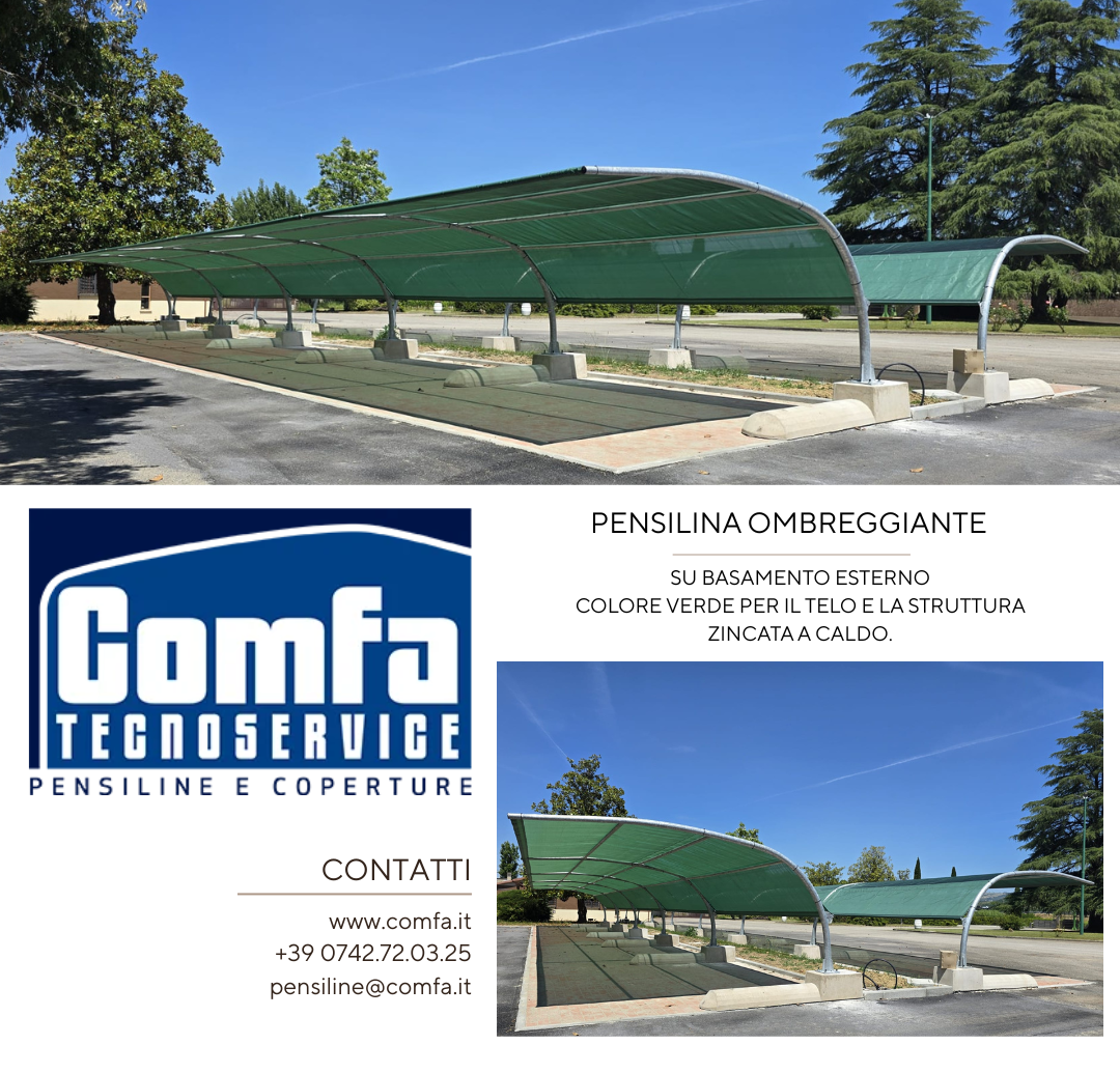 Collage informativo di COMFA Tecnoservice con foto di una pensilina ombreggiante su misura su basamento esterno in cemento, con struttura ad arco zincata a caldo e telo verde. Il testo include specifiche tecniche del prodotto e i contatti aziendali: www.comfa.it, +39 0742.72.03.25, pensiline@comfa.it.